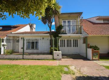 Casa · 133m² · 3 Ambientes · 1 Cochera · Venta | Oportunidad Casa 3 Ambientes C/ Garage/jardin y Quincho