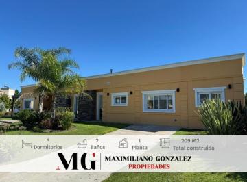 Casa · 192m² · 4 Ambientes · 1 Cochera · Casa Venta - Santa Rita