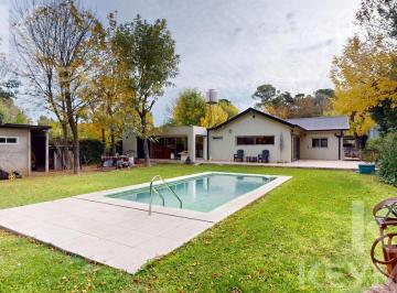 Casa · 287m² · 4 Ambientes · 2 Cocheras · Casa de 3 Dorm. en Venta en La Hermosura