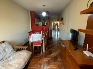 Departamento de 2 ambientes, Rosario · 1 Dormitorio con Ventilación Cruzada y Dos Balcones