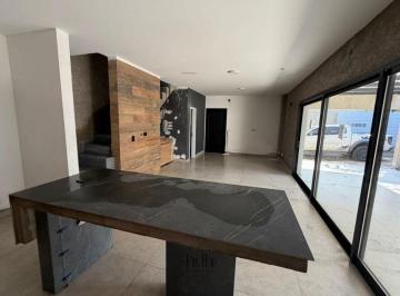 Casa · 200m² · 4 Ambientes · 2 Cocheras · Casa Venta en Housing 2 Dorm. Living Patio con Seguridad