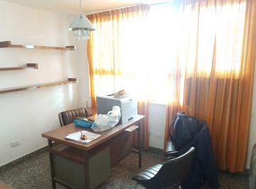 Casa de 5 ambientes, Neuquén · Alquiler - Propiedad Comercial - Perito Moreno 246 - Neuquén