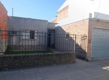 Casa · 132m² · 4 Ambientes · Venta - Casa de Dos Dorm. Gran Potencial Comercial - Capitan Bermúdez