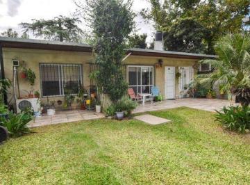 Casa · 111m² · 4 Ambientes · 2 Cocheras · Venta - Casa un Dormitorio Mas Comodin con Pileta - Ricardone