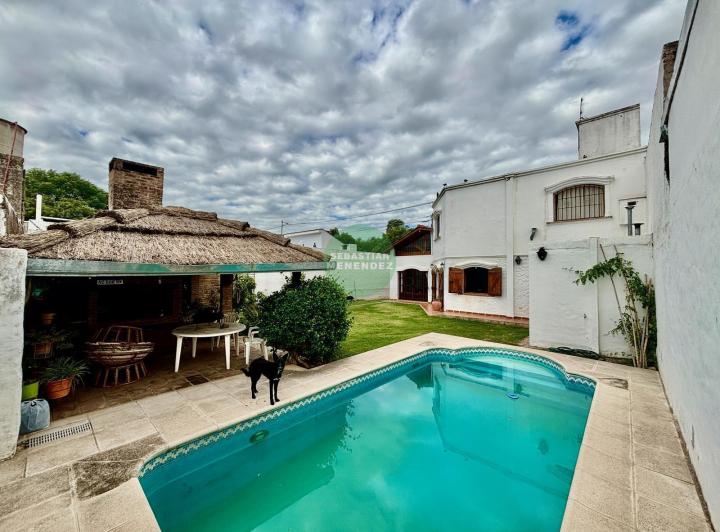 Casa · 385m² · 7 Ambientes · 4 Cocheras