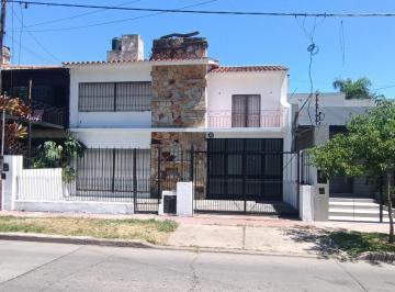 Casa · 180m² · 6 Ambientes · 2 Cocheras · Venta - Casa de 4 Dorm. con Pileta - La Florida
