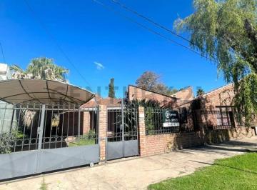 Casa · 118m² · 7 Ambientes · 2 Cocheras · Casa de 3 Dorm. en Excelente Barrio con Pileta - Venado Tuerto