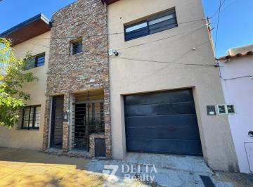 Casa · 120m² · 5 Ambientes · 1 Cochera · Casa en Alquiler 4 Dorm. en Berazategui con Garage, Jardin y Terraza