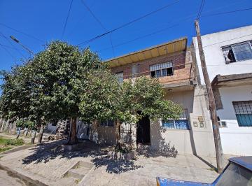 Casa · 200m² · 3 Ambientes · 1 Cochera · Casa en Venta en Gonzalez Catan