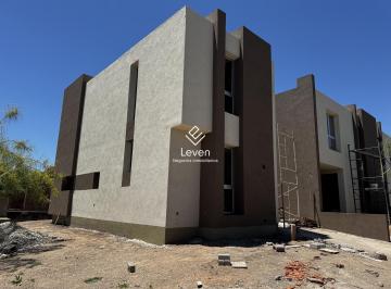 Casa · 86m² · 3 Ambientes · 2 Cocheras · Duplex Docta Urbanizacion Inteligente