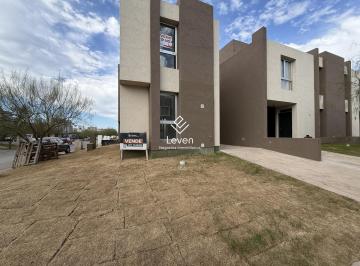 Casa · 86m² · 3 Ambientes · 2 Cocheras · Duplex Docta Urbanizacion Inteligente