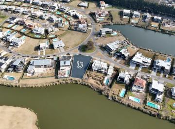Terreno · 1129m² · Lote en Venta en Pilara Ultimo Sobre Laguna/golf en La Calesa - Urdapilleta Propiedades