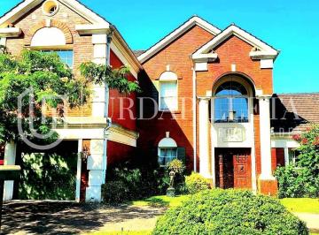 Casa · 300m² · 5 Ambientes · 2 Cocheras · Casa en Venta en La Lomada de Pilar