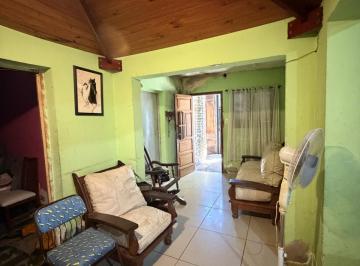 Casa · 306m² · 5 Ambientes · 1 Cochera · Casa 2 Dorm. en San Lorenzo