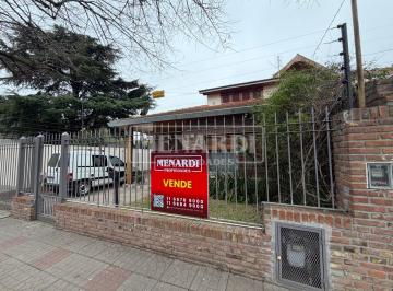 Casa · 300m² · 4 Ambientes · 1 Cochera · Casa en Jose León Suarez