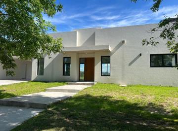 Casa · 237m² · 5 Ambientes · 1 Cochera · Casa en Venta 5 Ambientes Country Club Golf Everlinks a Estrenar
