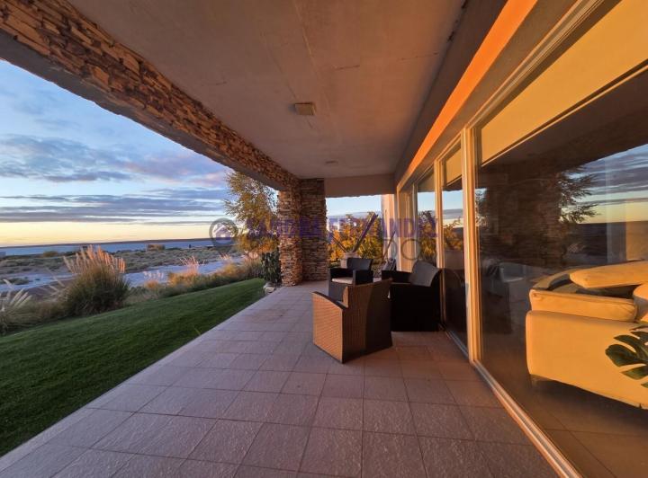 Casa · 196m² · 5 Ambientes · 2 Cocheras
