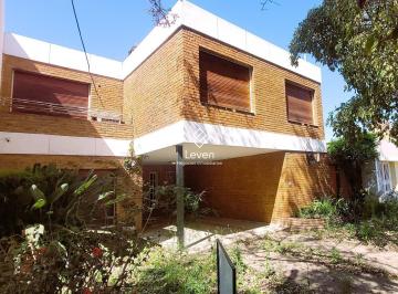Casa · 210m² · 7 Ambientes · 1 Cochera · Casa en Tablada Park