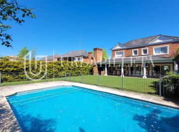 Casa · 227m² · 6 Ambientes · Casa en Venta con Renta en La Lomada de Pilar