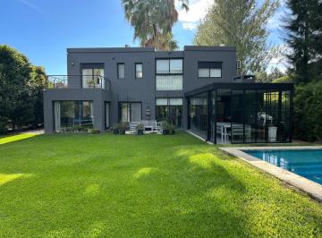 Casa · 850m² · 6 Ambientes · 3 Cocheras · Casa en Talar del Lago II