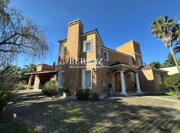 Casa · 230m² · 5 Ambientes · 1 Cochera · Casa Venta 5 Ambientes Barrio Saint Matthew´s Lote de 800 m² Pilar Zona Norte