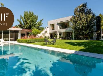 Casa · 653m² · 8 Ambientes · 6 Cocheras · Impactante Casa por Diseño y Terreno, en El Mejor Sector de Acassuso, de Av Libertador Al Río.