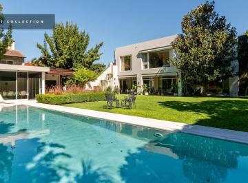 Casa · 653m² · 8 Ambientes · 6 Cocheras · Impactante Casa por Diseño y Terreno, en El Mejor Sector de Acassuso, de Av Libertador Al Río.