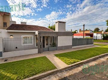 Casa · 107m² · 4 Ambientes · 2 Cocheras · Venta de Hermosa Casa en Ituzaingo Norte - 107 m²