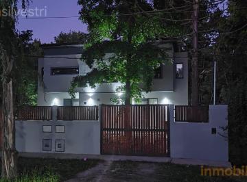Casa · 150m² · 6 Ambientes · 4 Cocheras · 216 Entre 43 y 44 Lisandro Olmos - Dos Duplex en Block en Venta