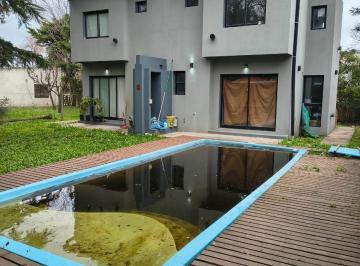 Casa · 150m² · 6 Ambientes · 4 Cocheras · 216 Entre 43 y 44 Lisandro Olmos - Dos Duplex en Block en Venta