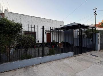 Casa · 150m² · 4 Ambientes · 1 Cochera · Terreno Para Oportunidad de Diversas Inversiones