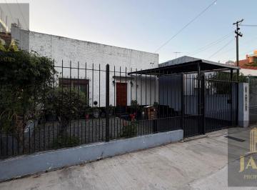 Casa · 150m² · 4 Ambientes · 1 Cochera · Terreno Para Oportunidad de Diversas Inversiones