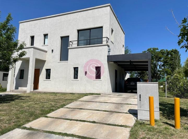 Casa · 180m² · 4 Ambientes · 2 Cocheras