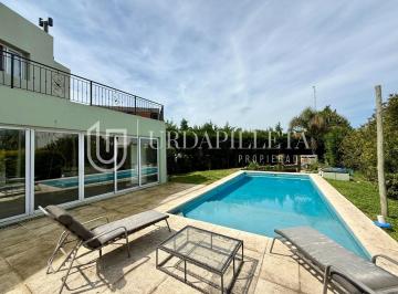 Casa · 340m² · 5 Ambientes · 2 Cocheras · Casa en Venta en Ayres Plaza