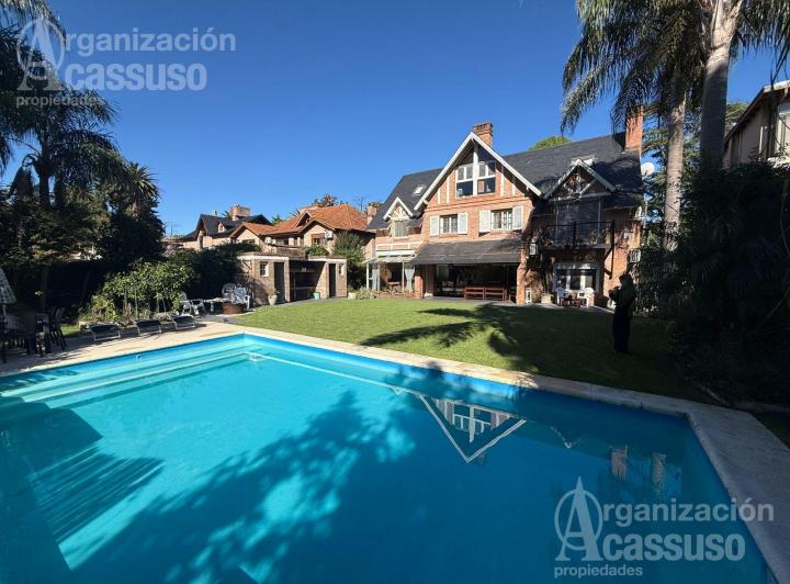 Casa · 480m² · 5 Ambientes · 2 Cocheras