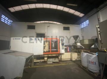 Bodega-Galpón · 304m² · 2 Cocheras · Importante Propiedad en Venta – Lote Amplio + Construcción con Gran Potencial