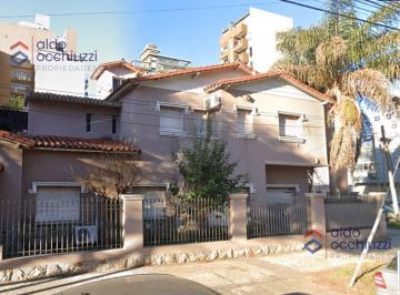 Casa · 400m² · 7 Ambientes · 2 Cocheras · Casa en Lanús Este