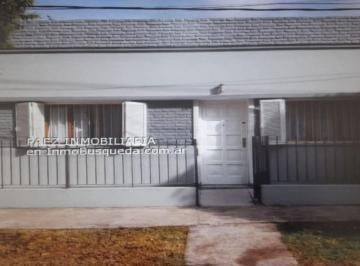 Casa de 3 ambientes, La Plata · Casa 47 y 140 Living Comedor, 2 Dorm., Baño, Lavadero, Jardín, Garaje Lote 10 m X 20 m