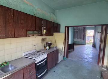 Casa · 218m² · 3 Ambientes · 2 Cocheras · Casa en Venta 3 Ambientes + Galpón en Lugano