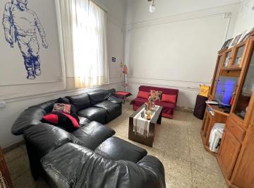 Casa · 120m² · 5 Ambientes · 1 Cochera · Casa en Esquina de 5 Ambientes - Patio con Parrilla - Cochera Cubierta