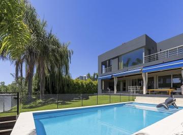 Casa · 340m² · 4 Dormitorios · 4 Cocheras · Magnifica Casa Estilo Moderno en Nordelta