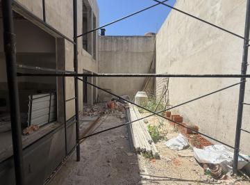 Casa · 205m² · 4 Ambientes · 2 Cocheras · Casa en Construccion en Venta