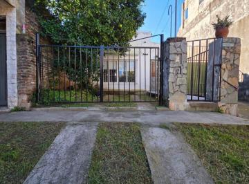 Casa · 50m² · 2 Ambientes · 1 Cochera · Casa de 1 Dormitorio con Cochera, Asamblea 456