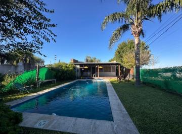 Casa · 90m² · 4 Ambientes · 2 Cocheras · Casa en Venta