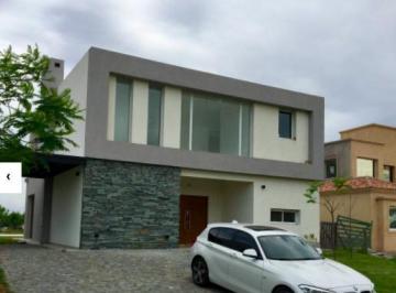 Casa · 165m² · 5 Ambientes · 1 Cochera · Venta de Casa - Los Castaños