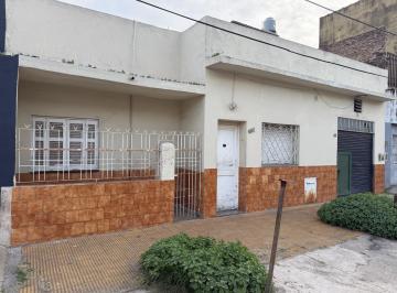 Casa · 128m² · 3 Ambientes · 1 Cochera · Casa en Tablada 3 Ambientes en Venta