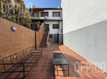 Casa · 200m² · 5 Ambientes · 3 Cocheras · Hermoso PH 4amb. en Venta en Colegiales!