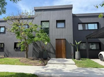 Casa · 302m² · 5 Ambientes · 10 Cocheras · Casa en Venta en El Buenos Aires Golf