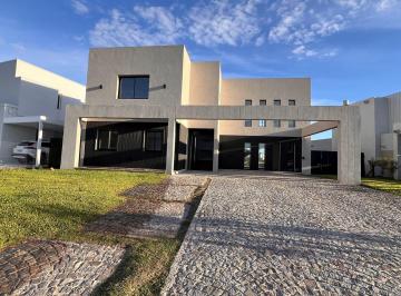 Casa · 239m² · 6 Ambientes · 4 Cocheras · Casa en Venta en Santa Ana, Villanueva, Tigre