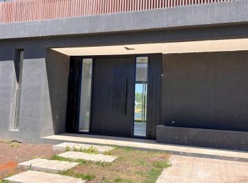 Casa · 250m² · 5 Ambientes · Casa en Venta en Santa Ana, Villanueva, Tigre